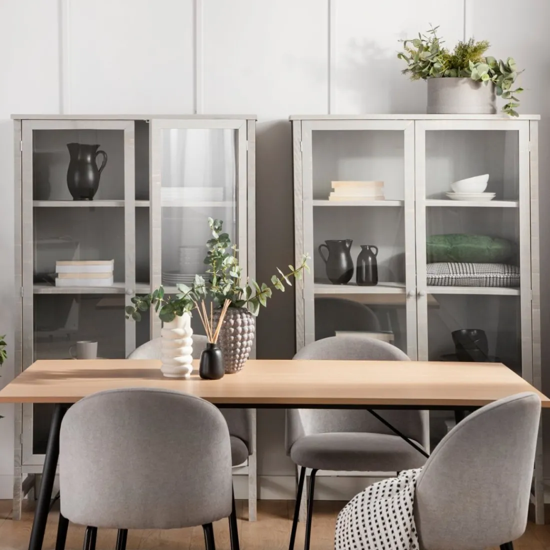 Klast Home Vitrinas>Folk Gris